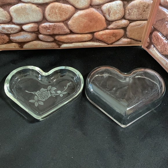 Glass Heart-Shaped Jewelry/Trinket Box with Lid & Floral Design - Picture 6 of 10